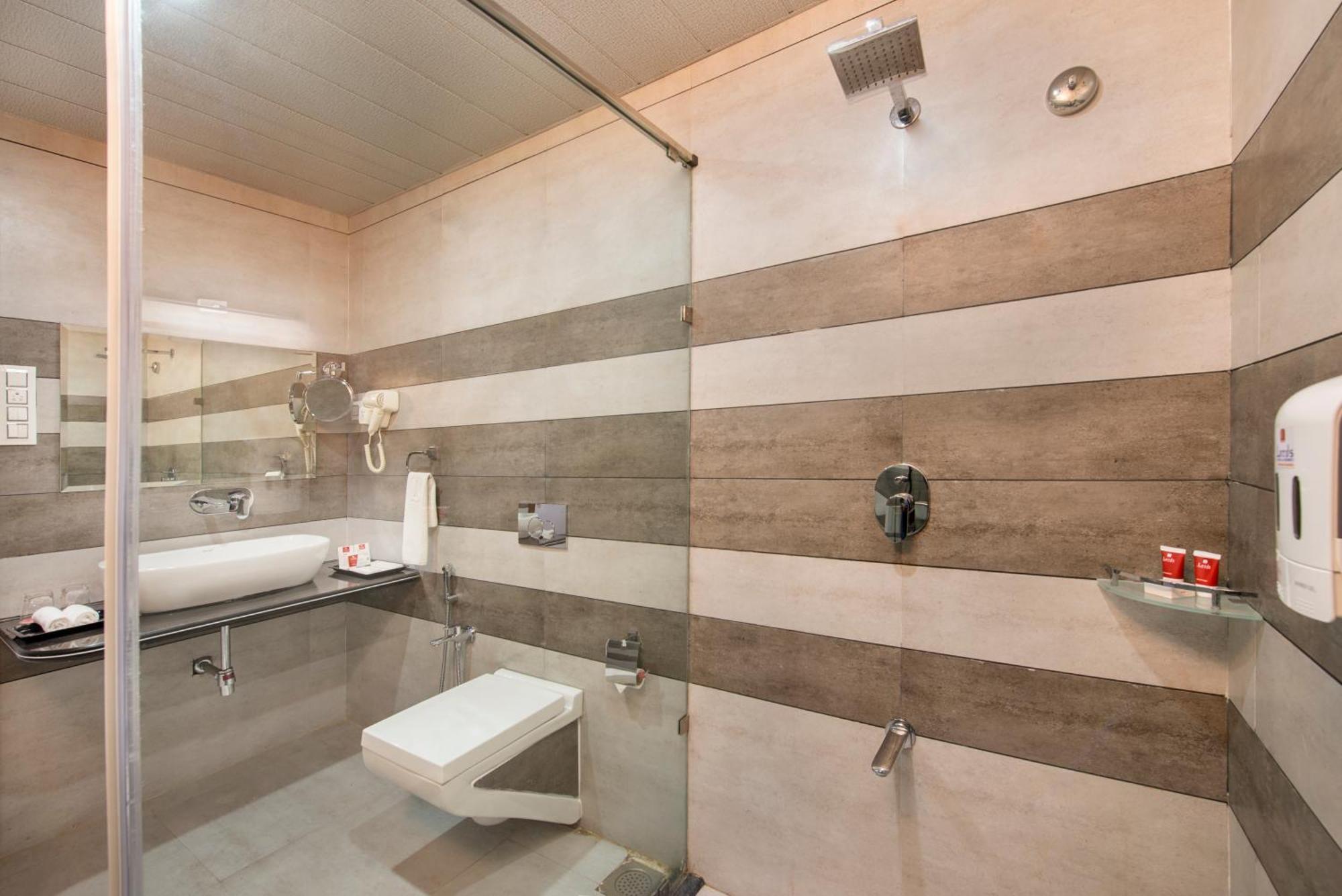 Lords Eco Inn Morbi Стая снимка